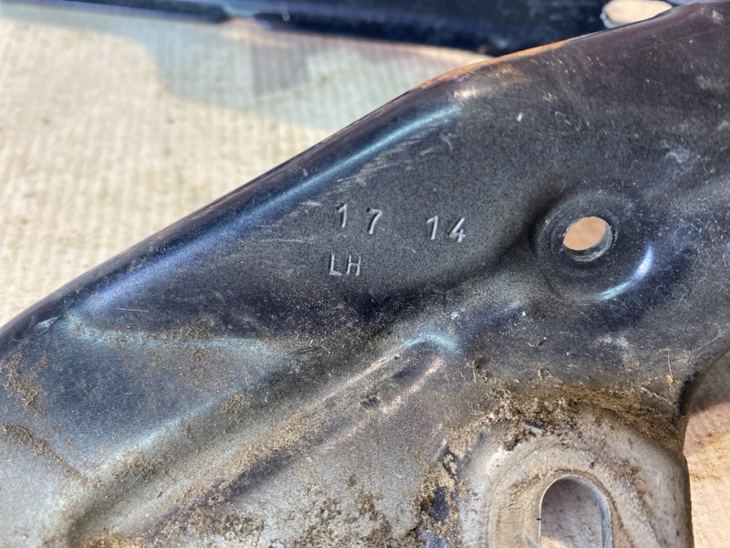 Петля капота Audi A6 C7 CHVA 2014, 2200 рублей, Орск